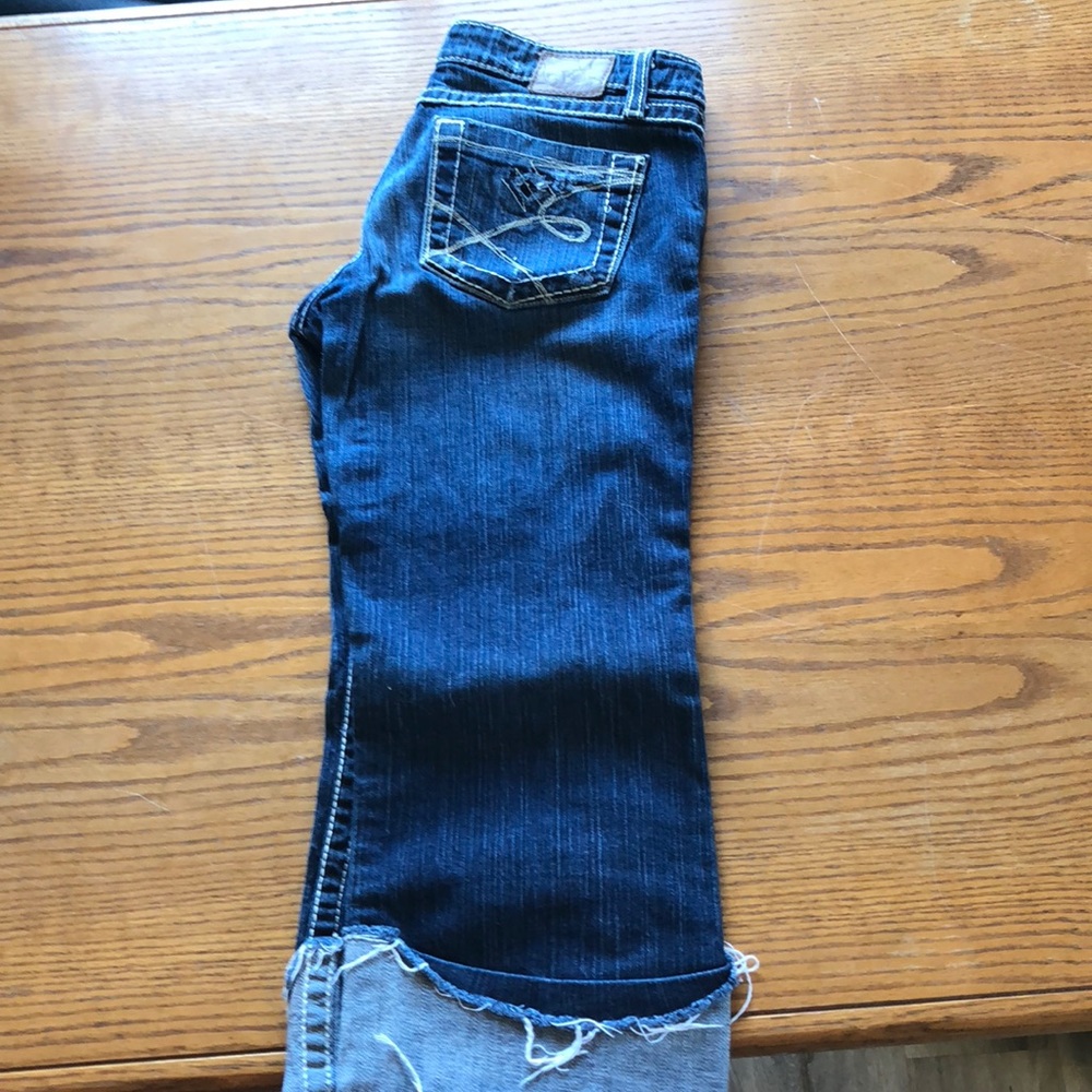 Buckle capris